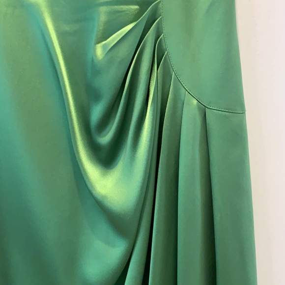 Green Silk Short Sleeve Cowl Neck Lined Dress - Picture 4 of 4